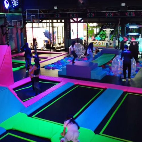 Beneficios del Salto en Trampolines para Niños y Adultos